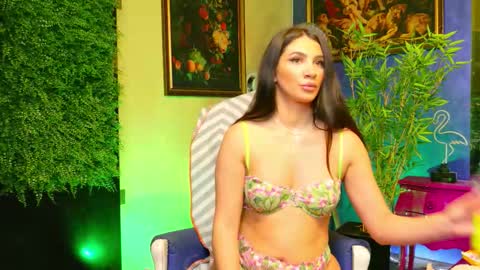Snapshot of nicollepalmer chatting on October 3, 6:57 pm Nicolle online show from October 3, 6:57 pm