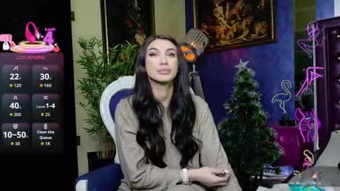 Nicolle online show from December 18, 11:15 am