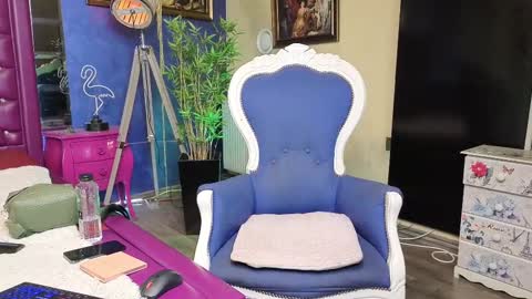 Snapshot of nicollepalmer chatting on February 28, 11:36 am Nicolle online show from February 28, 11:36 am