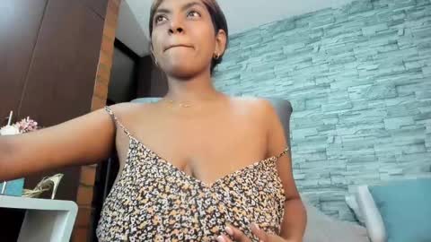 nicollesofia3 online show from March 5, 5:29 am