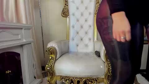 Nicollette Miller online show from October 15, 1:36 pm