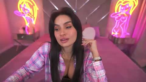 Nicole online show from November 17, 6:36 am