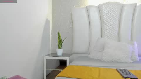 nieve_white online show from April 30, 3:23 am