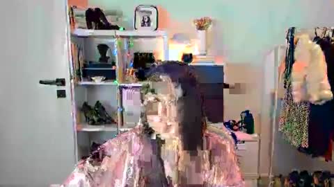 Holly online show from March 2, 5:19 am