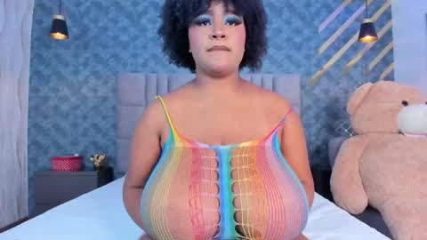 Snapshot of niiamoore_ chatting on February 28, 7:56 pm NiiaMoore online show from February 28, 7:56 pm