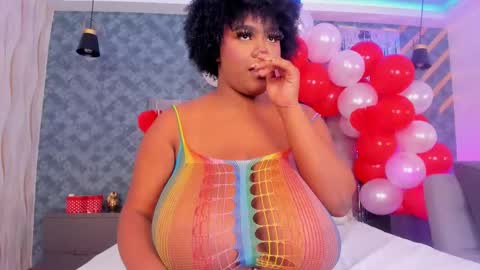 Snapshot of niiamoore_ chatting on February 15, 8:34 pm NiiaMoore online show from February 15, 8:34 pm