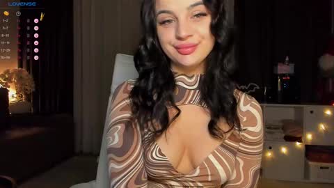 Snapshot of nikamioo chatting on December 23, 5:28 am Nika online show from December 23, 5:28 am