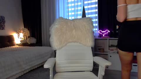 Snapshot of nikamioo chatting on December 16, 8:09 am Nika online show from December 16, 8:09 am