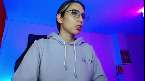 Snapshot of niki_1998 chatting on October 8, 3:11 am Natalia online show from October 8, 3:11 am