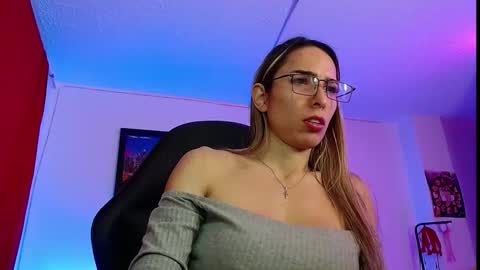 Snapshot of niki_1998 chatting on October 21, 2:04 am Natalia online show from October 21, 2:04 am