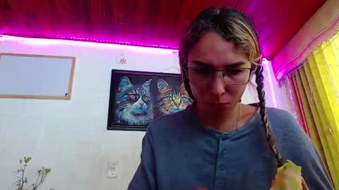 Snapshot of niki_1998 chatting on February 5, 4:37 pm Natalia online show from February 5, 4:37 pm