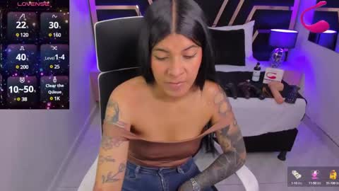 Snapshot of nikibryce_ chatting on January 29, 7:43 pm Niki online show from January 29, 7:43 pm