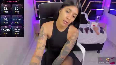 Snapshot of nikibryce_ chatting on December 21, 1:42 pm Niki online show from December 21, 1:42 pm