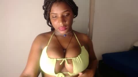 Snapshot of nikitakisskm chatting on December 2, 11:44 am nikitakisskm online show from December 2, 11:44 am