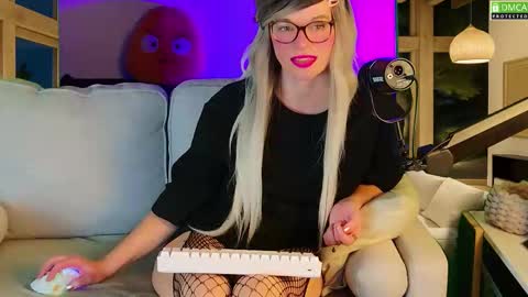 Kitty Chatte online show from October 7, 8:13 pm