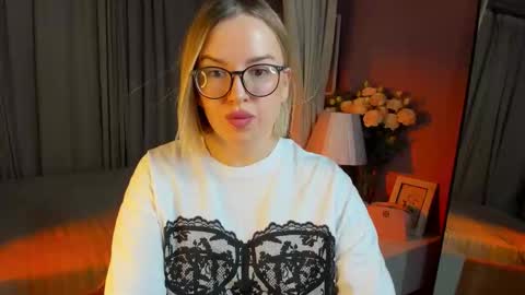 Nikki online show from November 22, 1:52 am