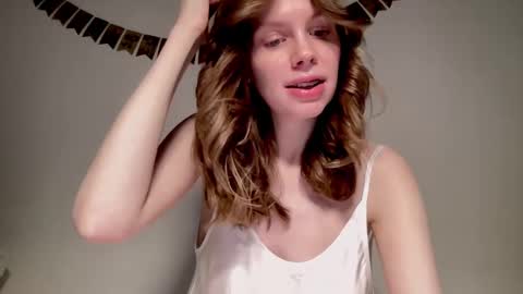 Snapshot of nikki_mi chatting on December 28, 10:14 am Nikki online show from December 28, 10:14 am