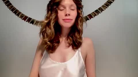 Snapshot of nikki_mi chatting on February 6, 10:04 am Nikki online show from February 6, 10:04 am