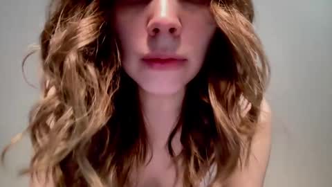 Snapshot of nikki_mi chatting on February 13, 10:02 am Nikki online show from February 13, 10:02 am
