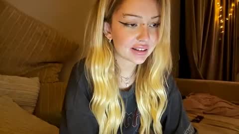 nicolette online show from December 25, 9:43 pm