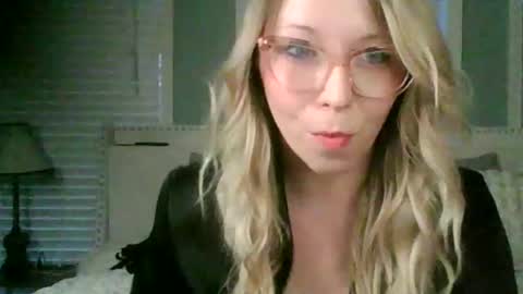 nikkib653466 online show from February 3, 11:29 pm