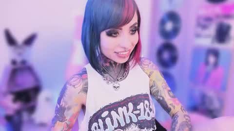 Nikki Ramone   online show from November 18, 9:49 pm