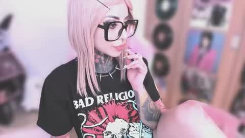 Nikki Ramone   online show from January 7, 5:49 pm