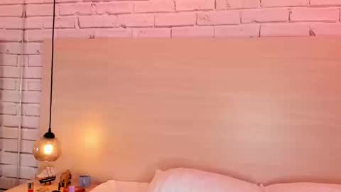 Nikky Dean online show from October 31, 6:04 am