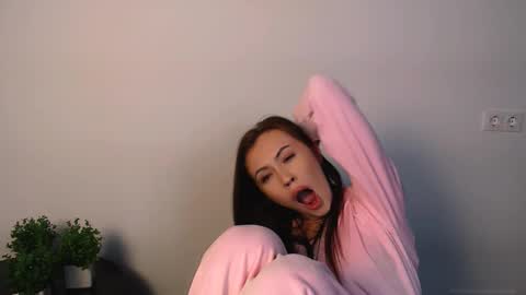 nikonara_ online show from October 22, 2:33 pm