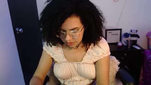 Nicole    GTM-5 1100 pm - 700 am online show from January 17, 6:15 am