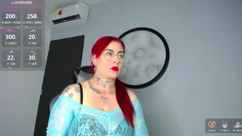 nina_foxx02 online show from December 2, 7:49 pm