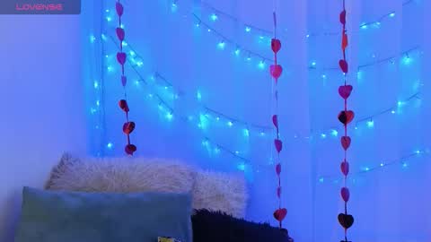 Ninaa fox online show from March 7, 5:09 pm