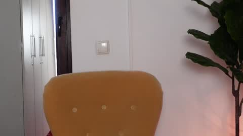 Snapshot of ninacrystal chatting on October 15, 7:55 am NinaCrystal online show from October 15, 7:55 am