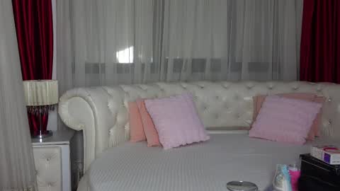 Snapshot of ninacrystal chatting on February 24, 7:42 am NinaCrystal online show from February 24, 7:42 am