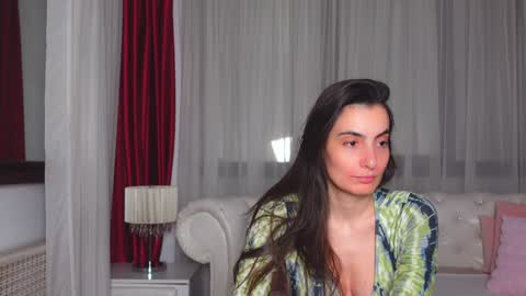 Snapshot of ninacrystal chatting on February 4, 6:36 am NinaCrystal online show from February 4, 6:36 am