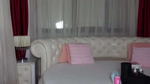 Snapshot of ninacrystal chatting on February 14, 6:12 am NinaCrystal online show from February 14, 6:12 am
