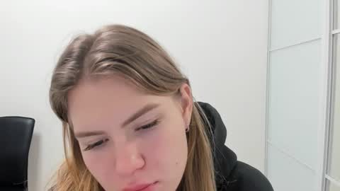 ninarihh online show from November 16, 10:26 am