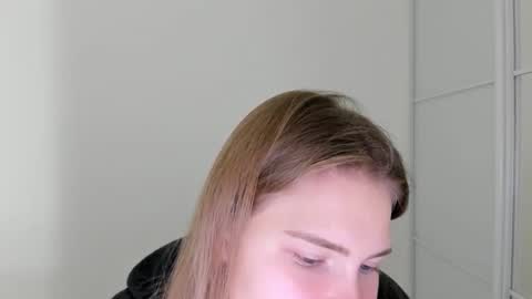 ninarihh online show from November 7, 1:28 pm