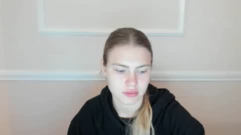 ninarihh online show from November 18, 10:16 am