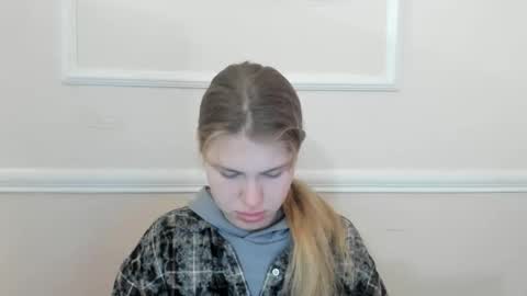 ninarihh online show from November 23, 9:11 am