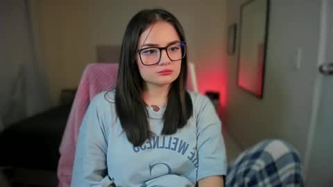 Snapshot of ninavolkov chatting on January 4, 9:52 pm ninavolkov online show from January 4, 9:52 pm