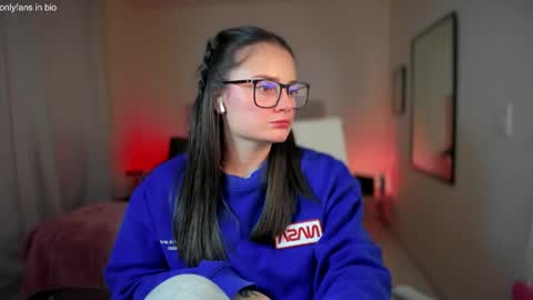 Snapshot of ninavolkov chatting on March 5, 10:33 pm ninavolkov online show from March 5, 10:33 pm