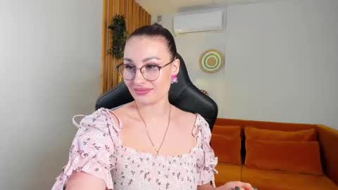 NoraFoxes online show from February 5, 7:00 am