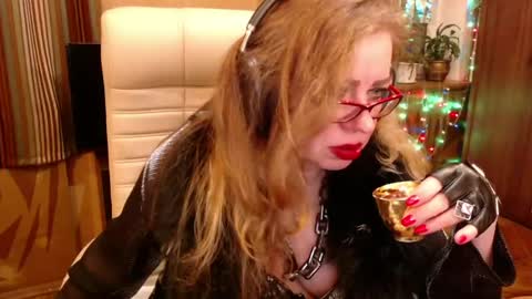 miss Tress online show from April 29, 9:20 pm