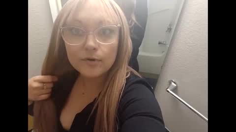 Snapshot of notouchmami chatting on October 18, 9:56 am notouchmami online show from October 18, 9:56 am