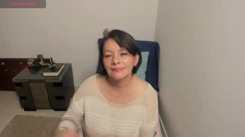 Snapshot of nuit_rose chatting on October 9, 3:32 am nuit_rose online show from October 9, 3:32 am