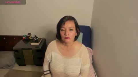 Snapshot of nuit_rose chatting on September 17, 1:58 am nuit_rose online show from September 17, 1:58 am