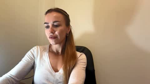 Snapshot of nyxelia_ chatting on October 8, 8:18 am Anastasia online show from October 8, 8:18 am