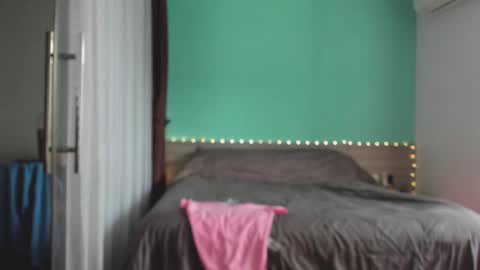 Snapshot of octopussy69x chatting on December 23, 8:11 am Evie online show from December 23, 8:11 am