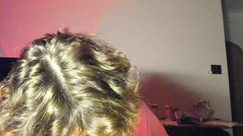 Evie online show from April 6, 5:03 pm